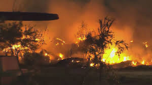 Bomberos controlan incendio en Iztapalapa